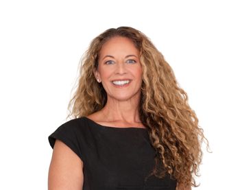 Portrait of Nicole Gossett, REALTOR®.